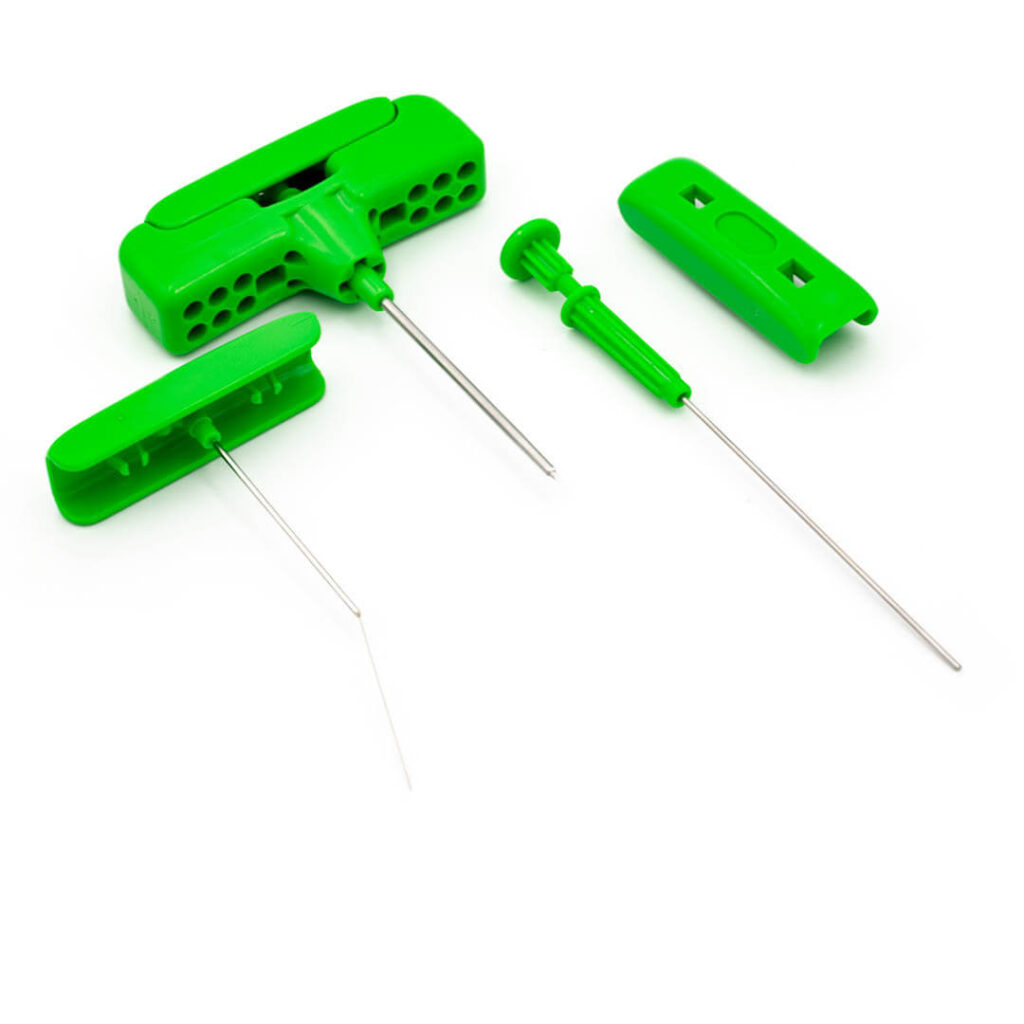 FULLY REMOVE™ in use—performing an osteomedullary biopsy with precision and minimal patient discomfort, avoiding dislocation.